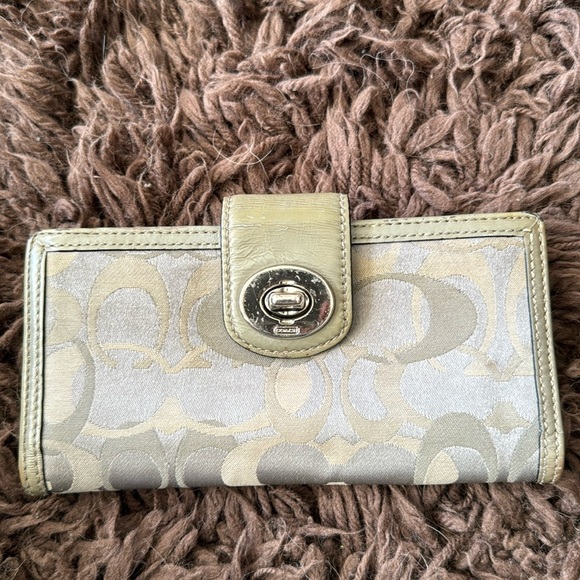 COACH Silver/Gray and tan signature Turnlock wallet with purple lining - Picture 11 of 13